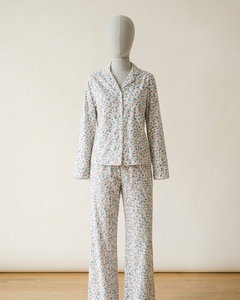Ensemble de pyjama pour femmes de Luxe Enterprises, imprimé floral de haute qualité, manches longues, col classique rabattable, vêtements de nuit doux - Product Image 2