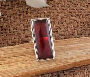 Anillo de Plata de Ley 925 con Diseño Moderno y Cuarzo Rojo, Joyería Elegante Hecha a Mano con Gema Roja para Mujer - Product Image 5