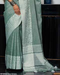 Sarees en lin élégant avec rayures subtiles et bordure contrastée Tissu léger et respirant avec chemisier assorti pour une tenue de fête - Product Image 3