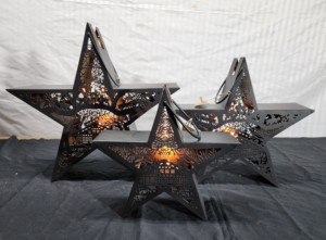 Lanterne de Noël en forme d'étoile en fer gravé en métal fait main avec bougeoirs et bocaux pour la décoration intérieure - Product Image 2
