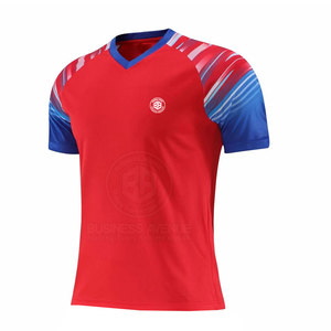 T-shirt de sport extensible, confortable et de qualité, avec une sensation légère et une coupe équilibrée - Product Image 2