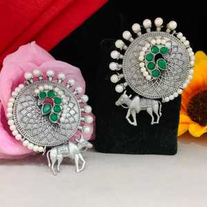 Boucles d'oreilles oxydées en pierre colorée avec perles travail léger mais déclaration digne boucles d'oreilles traditionnelles indiennes pour les filles du collège - Product Image 1