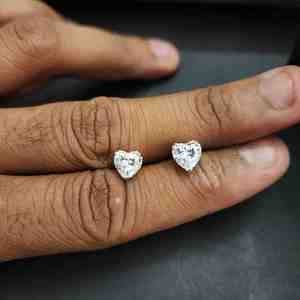Pendientes de Diamantes con Forma de Corazón, Elegantes y Modernos, de Oro Sólido de 14 Quilates, Certificados por IGI, para Regalos de San Valentín y Aniversario - Product Image 5