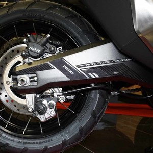 Adesivi Protettivi 3D Personalizzati per Forcellone Posteriore, Impermeabili, per Honda X-Adv 2021-25 - Product Image 1