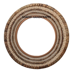 Espejo de pared de lujo hecho a mano, nuevo diseño, artículo decorativo para el hogar, estilo único fabricado y exportado desde la India - Product Image 1