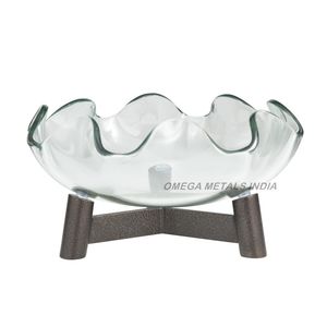 Cuenco en forma de mano con acabado dorado de alta calidad, bandeja decorativa de Metal de diseño único para detalles elegantes para el hogar y exhibición de mesa elegante - Product Image 4