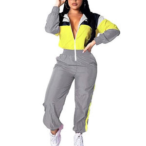 Conjunto de chaqueta y pantalones cortos cortavientos para mujer, ropa de calle, conjunto de 2 piezas con cremallera frontal, conjunto de pantalones cortos cortavientos personalizable para mujer - Product Image 1