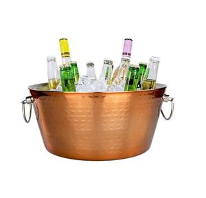 Cubo de hielo de cobre de gran capacidad para mantener el vino, la cerveza y el champán perfectamente refrigerados con acabado antiguo y encanto rústico - Product Image 1