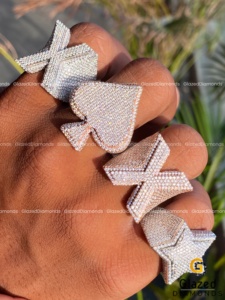 Anillo de Hip Hop de oro blanco de 10kt con diamantes cultivados en laboratorio, un accesorio de boda elegante y de moda que brilla intensamente - Product Image 2