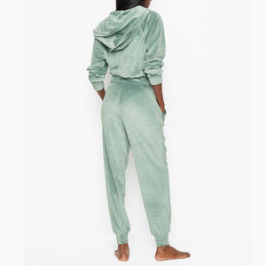 Conjunto Deportivo de 2 Piezas de Terciopelo 100% Algodón, Sudadera con Capucha y Pantalones de Chándal para Mujer, Invierno, Ecológico, Venta al Por Mayor Personalizada - Product Image 2