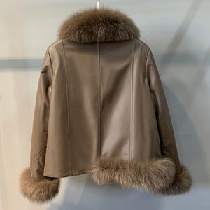 2025 meilleure veste en cuir de mouton pour femme avec col en fausse fourrure et fermeture à glissière - Product Image 2