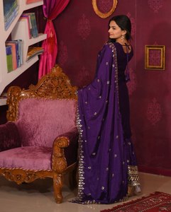 El mejor fabricante y proveedor de ropa informal Heavy Chinon Silk Salwar Kameez con Dupatta Set en tamaño y color disponibles - Product Image 5