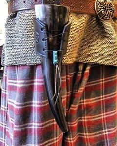 Taza de cuerno de búfalo vikingo medieval, taza de cerveza Ale Mead de 16 oz, mango de Stein Vintage, diseño grabado personalizado vikingo medieval terminado - Product Image 4