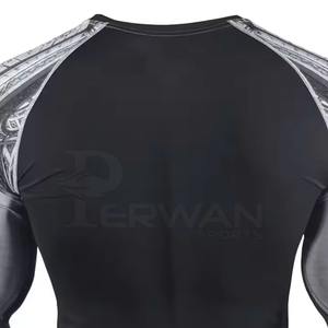 Nouveau élégant de haute qualité personnalisé Rash Guard pour hommes meilleure vente vêtements d'entraînement Slim Fit hommes Rash Guard - Product Image 5