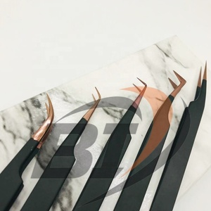 Pince à cils en acier durable noir pointu professionnel avec extensions de marque privée personnalisables en or rose - Product Image 2