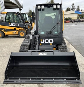 Cargador compacto de cadenas 2025 JCB 215T: potencia compacta, máxima versatilidad - Product Image 1