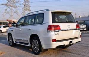 รถยนต์ SUV ปี 2022 รุ่น 200 เครื่องยนต์ 5.7L ขับเคลื่อนสี่ล้อ เบาะหนังสีเข้ม เกียร์อัตโนมัติ มาตรฐานไอเสียยูโร 4 เบาะหนัง หลังคาซันรูฟแบบพาโนรามา เกียร์อัตโนมัติ มือสอง - Product Image 4