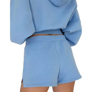 Cómodo conjunto de entrenamiento de dos piezas informal de punto sólido para mujer con capucha y pantalones cortos - Product Image 4