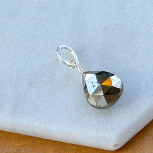 Pendentif en pierre précieuse facettée en forme de larme de pyrite, or métallique, pierre naturelle, plaqué or rose, bijou artisanal - Product Image 2