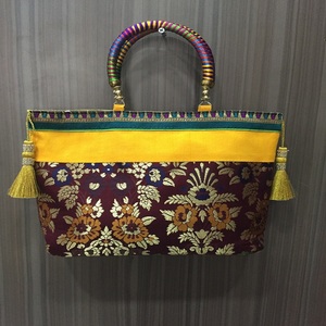 Elegante bolso de seda artístico de exportación perfecto para bodas y ocasiones festivas disponibles para la venta - Product Image 2