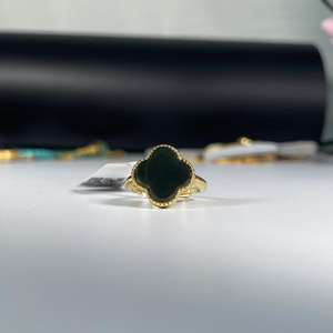 Anillos de joyería de trébol de jade negro de estilo clásico al por mayor del precio de fábrica del fabricante - Product Image 1