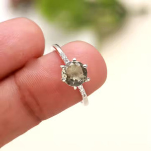 Anillo de Plata de Ley 925 para mujer al por mayor, diseño minimalista de 8mm, anillo de fiesta de compromiso de boda, ajuste de punta de amatista verde - Product Image 3