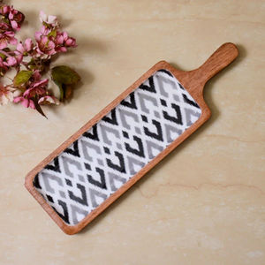 Plateau de service en bois fait main, grand plateau rustique pour la cuisine, la table à manger, les fêtes, plateau à fromage et à pain - Product Image 2