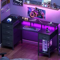 Escritorio de Juegos Reversible OEM de 47 Pulgadas con Tomas de Corriente, Luces LED, 5 Cajones de Almacenamiento de Tela, Mesa para Computadora de Hogar Personalizable