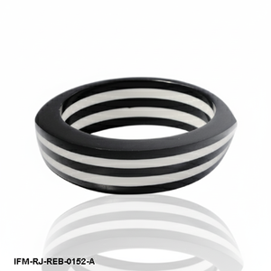 Bracelet en résine rayé noir et blanc fait à la main, bracelet géométrique pointu unique pour femme - Product Image 2