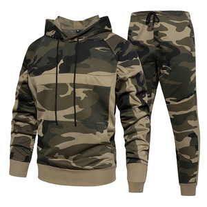 Survêtements camouflage 2 pièces sweats à capuche amples pour hommes pantalons de jogging ensembles de sports de piste deux pièces logo personnalisé - Product Image 1