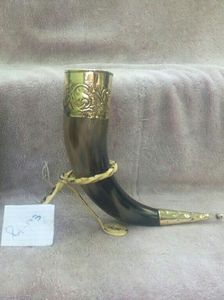 Tasse en céramique artisanale de corne à boire Viking pour hydromel et bière pour les fêtes de Noël et les acclamations des fêtes - Product Image 6