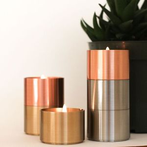 Bocaux à bougies en métal brossé de qualité supérieure, conçus pour une combustion longue durée des bougies, offrant une lumière douce et radiante et une ambiance paisible. - Product Image 1