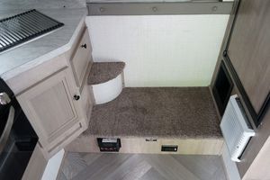 รถบ้านเคลื่อนที่กระบะสำหรับตั้งแคมป์ RV แบบนุ่มใส่สบาย - Product Image 5