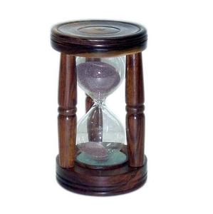 Sablier nautique en laiton fait main de haute qualité Design unique de sablier avec boussole Article promotionnel maritime pour décor de table - Product Image 2