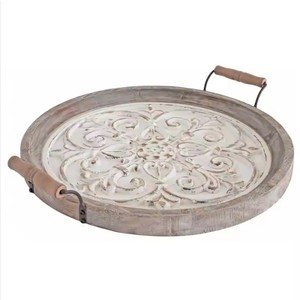 ถาดเสิร์ฟไม้มะม่วงทรงกลมสีขาวงานแฮนด์เมดพร้อมที่จับโลหะสำหรับบาร์ - Product Image 1