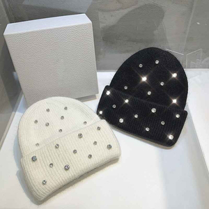 Bonnet en laine de couleur unie d'hiver personnalisé pour femmes Bonnet tendance avec broderie 3D en strass Technique de voyage d'affaires - Product Image 3