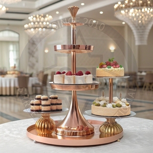Support de gâteau conçu de luxe pour les fêtes et événements de restaurant - Product Image 1