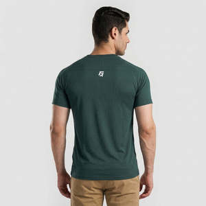 เสื้อยืดสีเขียวทรงสลิมฟิตแบบลำลองครอสเฟล็กซ์ - Product Image 2