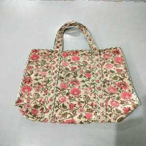 Sac fourre-tout matelassé en coton imprimé, de taille parfaite, fait main, de luxe, best-seller, grande capacité, durable - Product Image 6