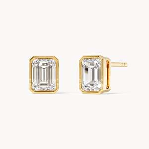Pendientes de Diamante Cultivado en Laboratorio con Bisel de Esmeralda en Oro de 14k - Product Image 4