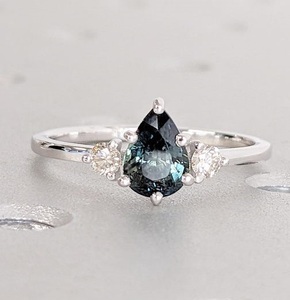 แหวนพลอยไพลิน Montana ตัดลูกแพร์ในห้องปฏิบัติการสีทอง14k ประดับด้วยเพชรในห้องแล็บแหวนหมั้นสุดหรูในราคาจำนวนมาก - Product Image 1