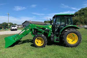 Tractores Utilitarios John Deere 5100E de Calidad 2025, Cabina, Motor de 4 Cilindros y 100 HP, John Deere 540M Instalado, Cargador Frontal, Elevador - Product Image 6