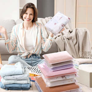 Sacs à fermeture éclair en PVC avec logo personnalisé pour vêtements, t-shirts, emballage cadeau, sac en plastique givré d'organisation de rangement pratique pour placard à la maison - Product Image 5