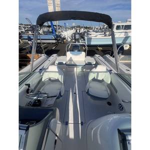 Nuevo Lanzamiento 2026: Robalo R207 con Casco de Fibra de Vidrio (FRP) y Motor Yamaha, Longitud de 8.1-12m, Capacidad de Combustible de 60L - Product Image 6