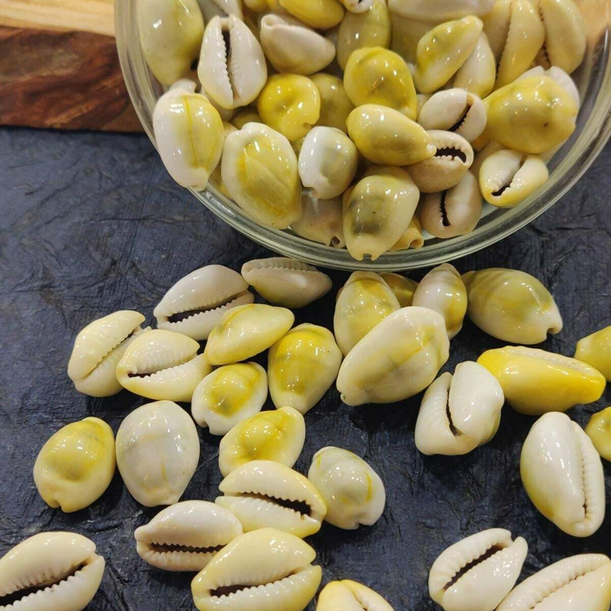 สีเหลือง