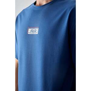 เสื้อยืดพิมพ์ลายทรงโอเวอร์ไซส์สำหรับผู้ชาย Air Jones ผ้าคอตตอนผสมเนื้อนุ่มหนา สีกรมท่า เสื้อยืดลำลองสไตล์สตรีทแวร์ - Product Image 3