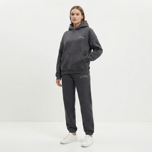 Ensemble de survêtement en molleton gris anthracite pour femme, sweat-shirt à capuche et pantalon de jogging à jambes larges, motif ton sur ton, vêtements de sport décontractés - Product Image 1