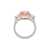 Anillo de Tres Piedras con Diamante Cultivado en Laboratorio de Color Rosa Intenso de 3.00CT, Corte Cojín, Certificado IGI, en Oro Blanco y Rosa de 14K para Mujer