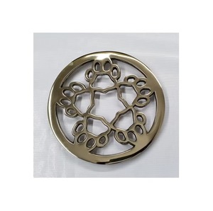 Matériau durable assure que votre dessous-de-plat en métal reste durable, un essentiel de cuisine magnifiquement conçu par un artisan indien qualifié. - Product Image 5