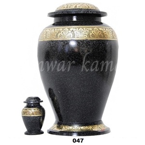 Venta caliente personalizado moderno oro grabado mármol negro acabado ecológico duradero estilo americano cremación urna para humanos - Product Image 1